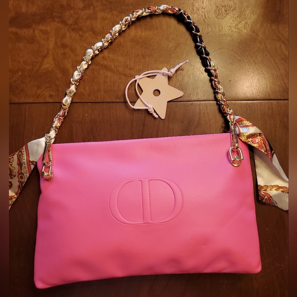 Dior Red Two Toned Cosmetic Bag Converted to Handbag w/ Dior Star Bag Ch… - Picture 12 of 16